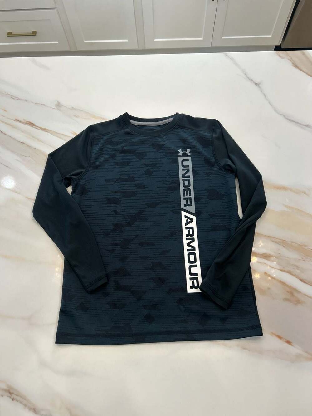 NWOT! Under Armour Boys HeatGear Loose Fit Long Sleeve Camo Graphic Shirt YMD